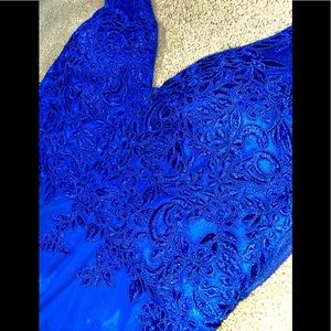 Beautiful blue prom/evening dress! Very comfy!